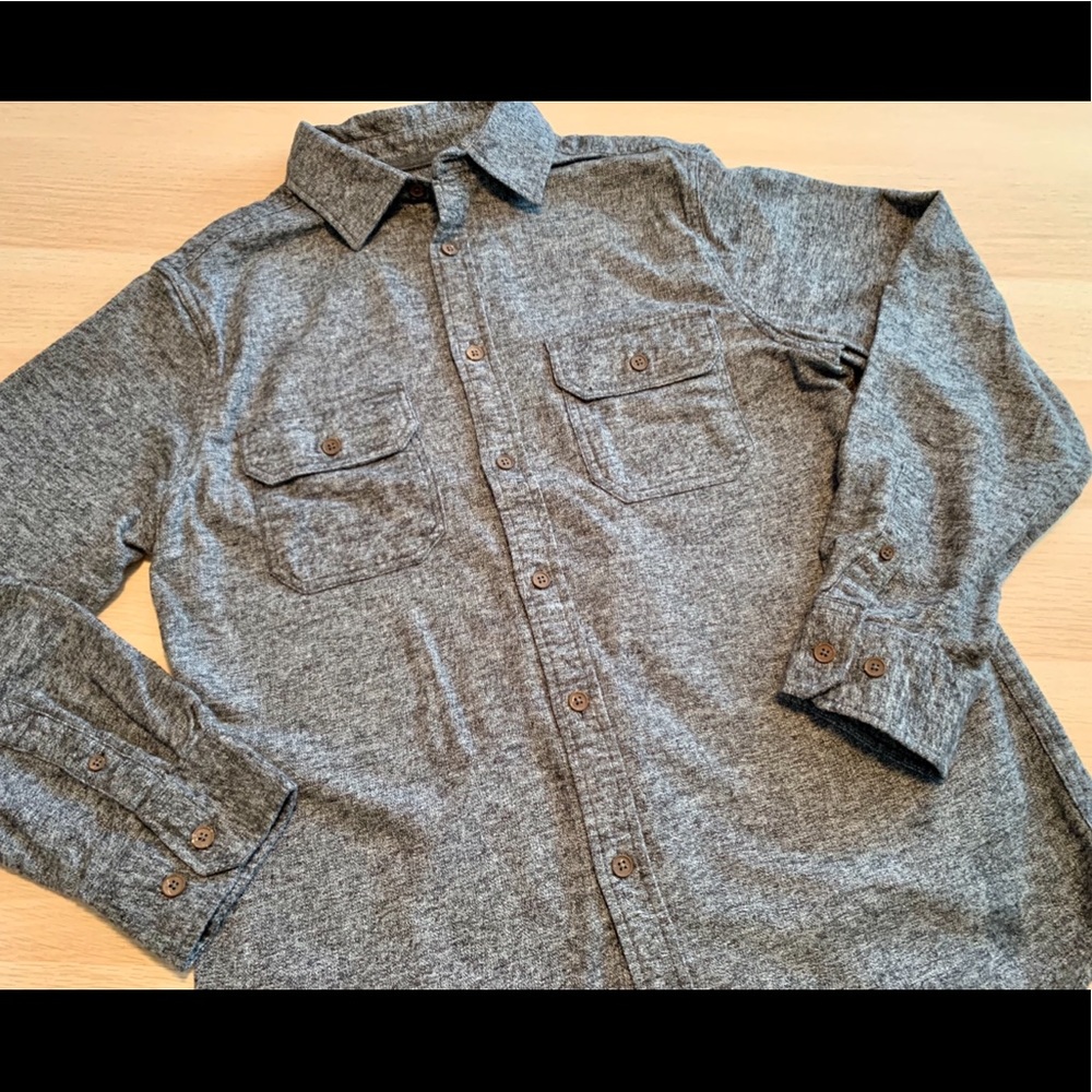 NWOT. Men’s button down shirt. Size Medium
